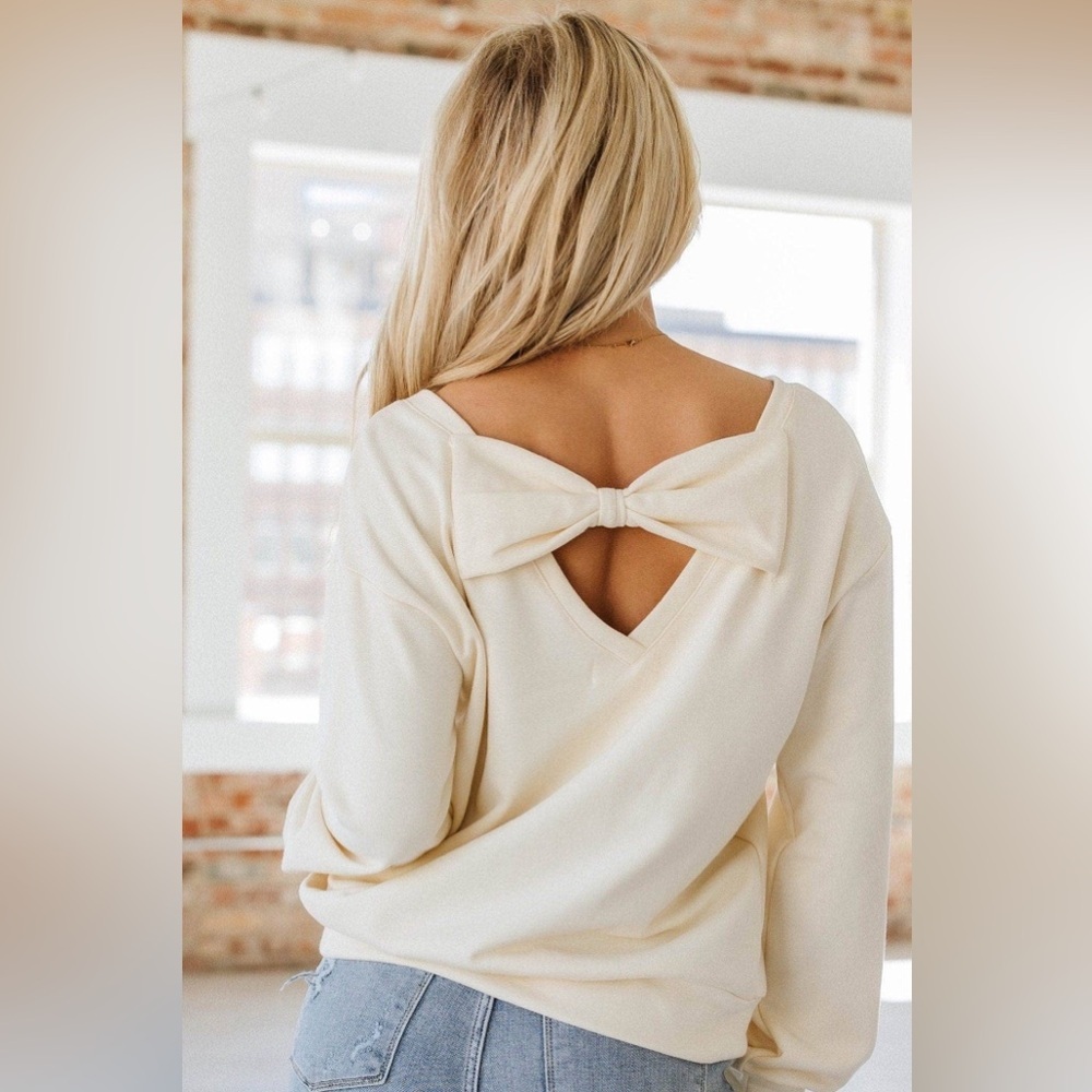 Liam & Completed Apricot Caston Bowknot Sweatshirt